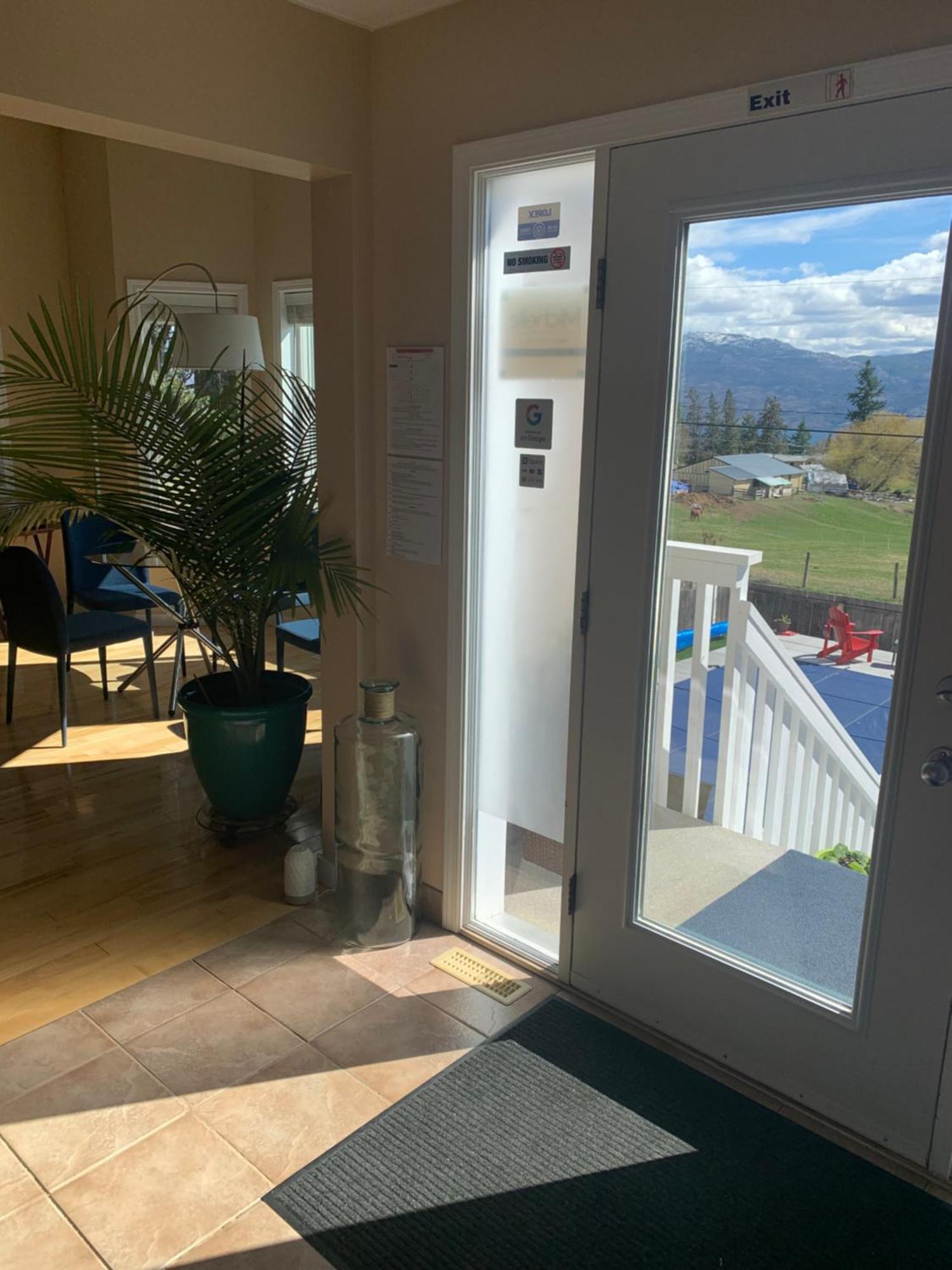 Salish B&B And Spa เวสต์ เคโลว์นา ภายนอก รูปภาพ