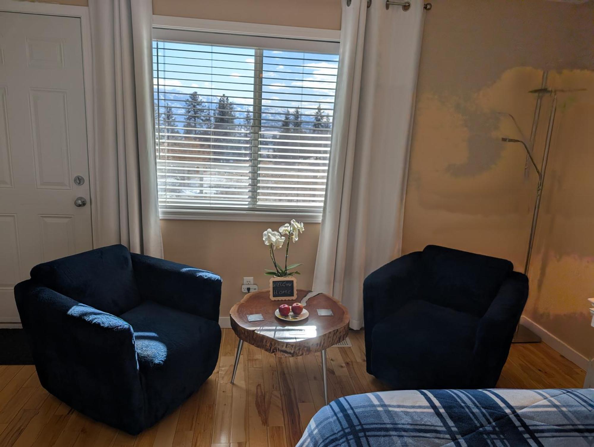 Salish B&B And Spa เวสต์ เคโลว์นา ภายนอก รูปภาพ